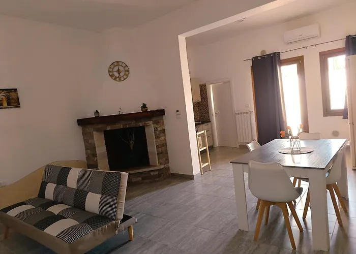 Macchialuru & Relax Tatil Evi Erchie (Apulia)